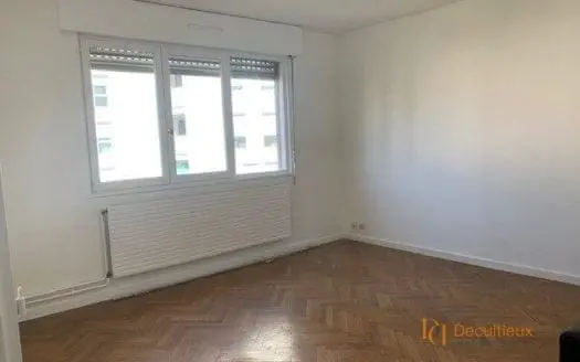 Vendu appartement 2 pièces 48.59 m², 69100