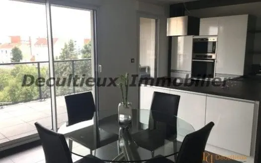 Vendu appartement 4 pièces 90.00 m², 69100