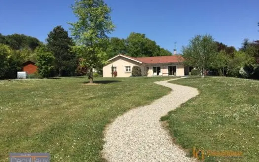 Loué maison 6 pièces 174.00 m², 69280