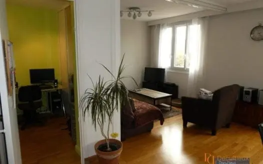 Vendu appartement 4 pièces 76.00 m², 69100