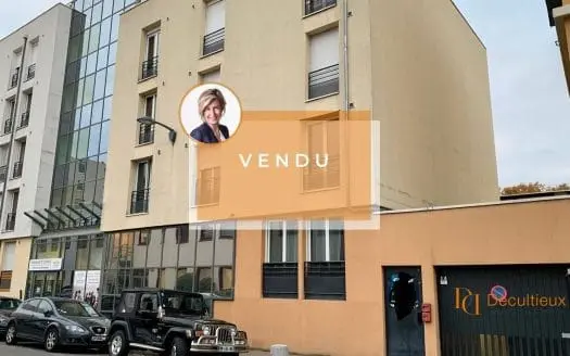 Vendu stationnement , 69100