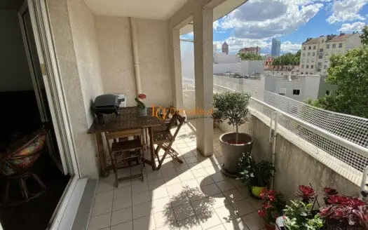 Vendu appartement 3 pièces 80.00 m², 69100