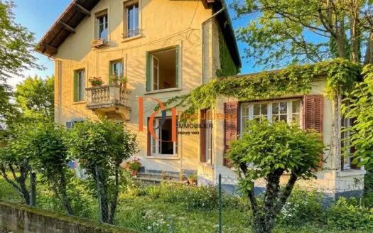 Vente maison 12 pièces 182.11 m², 69100