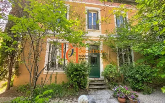 Vente maison 8 pièces 183.16 m², 69100