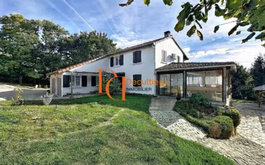 Vente maison 9 pièces 206.00 m², 69390