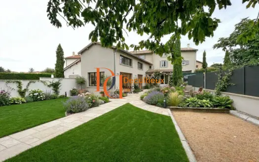 Vente maison 5 pièces 141.00 m², 69250